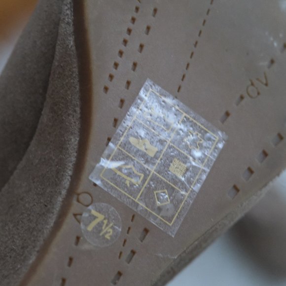 Boots - Picture 7 of 9